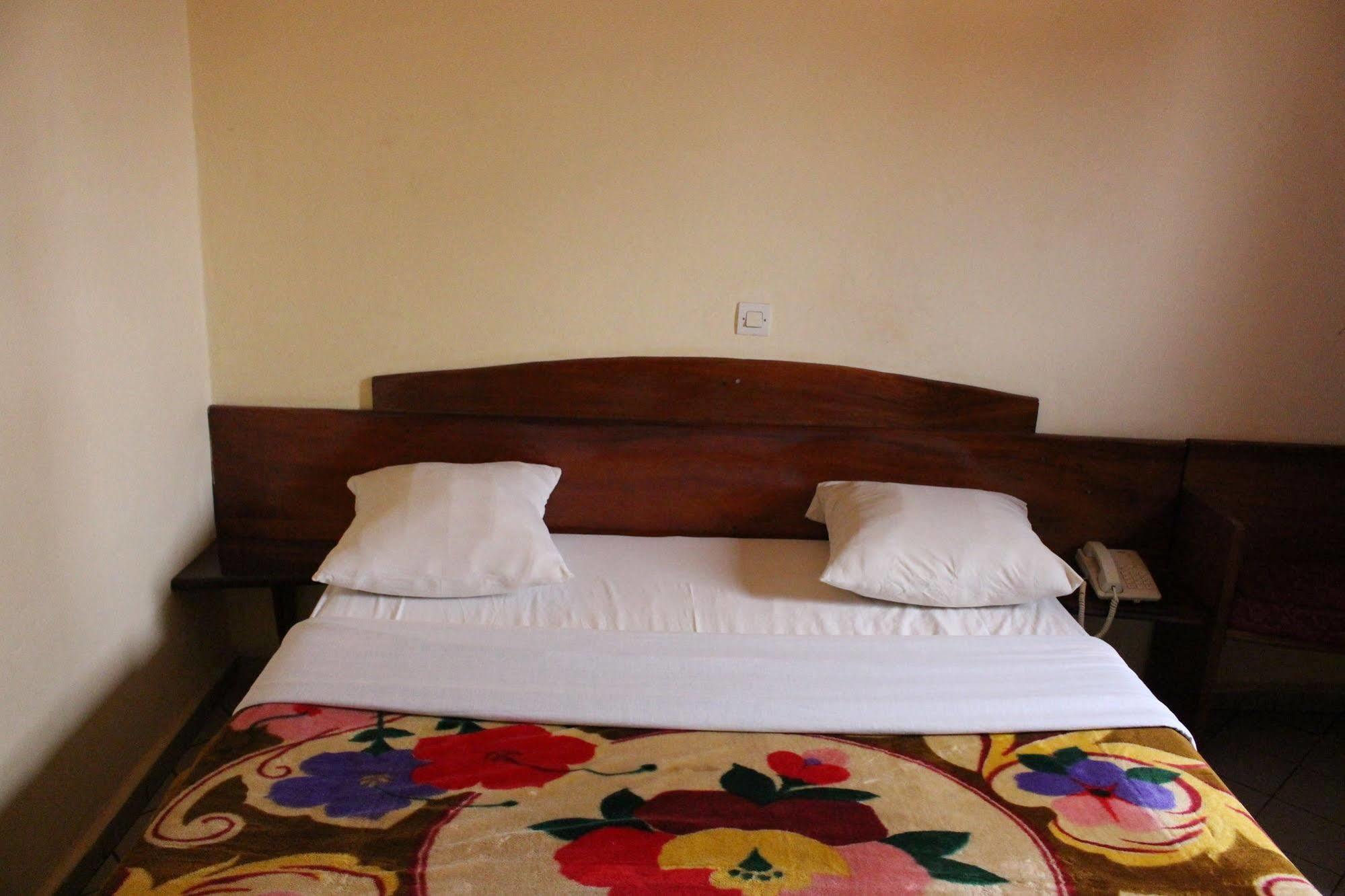 Hotel Altitel Bafoussam Zewnętrze zdjęcie